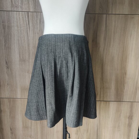 H&M Pleated Jersey Grey stripe skirt NWT - Picture 5 of 6